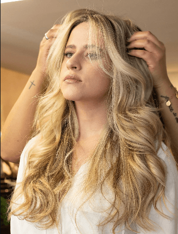 Loiro dourado com ondas volumosas